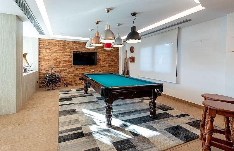 4 bedroom Villa for sale in Calpe / Calp with pool garage - € 2,520,000 (Ref: 8905550)