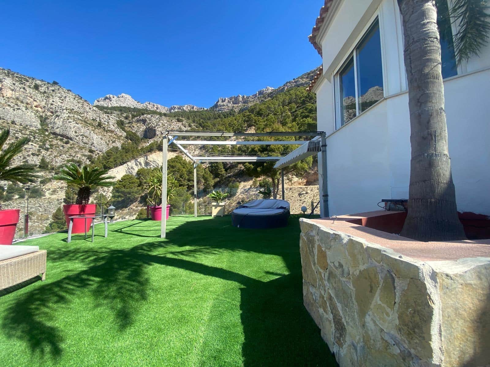 4 bedroom Villa for sale in Altea with pool garage - € 1,550,000 (Ref: 8961744)
