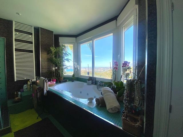 4 makuuhuone Huvila myytävänä paikassa Altea mukana uima-altaan 
autotalli - 1 550 000 € (Ref: 8961744)