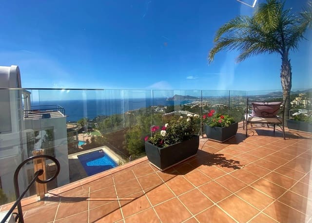 Chalet de 4 habitaciones en Altea en venta con piscina garaje - 1.550.000 € (Ref: 8961744)