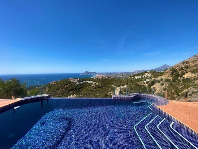 Chalet de 4 habitaciones en Altea en venta con piscina garaje - 1.550.000 € (Ref: 8961744)
