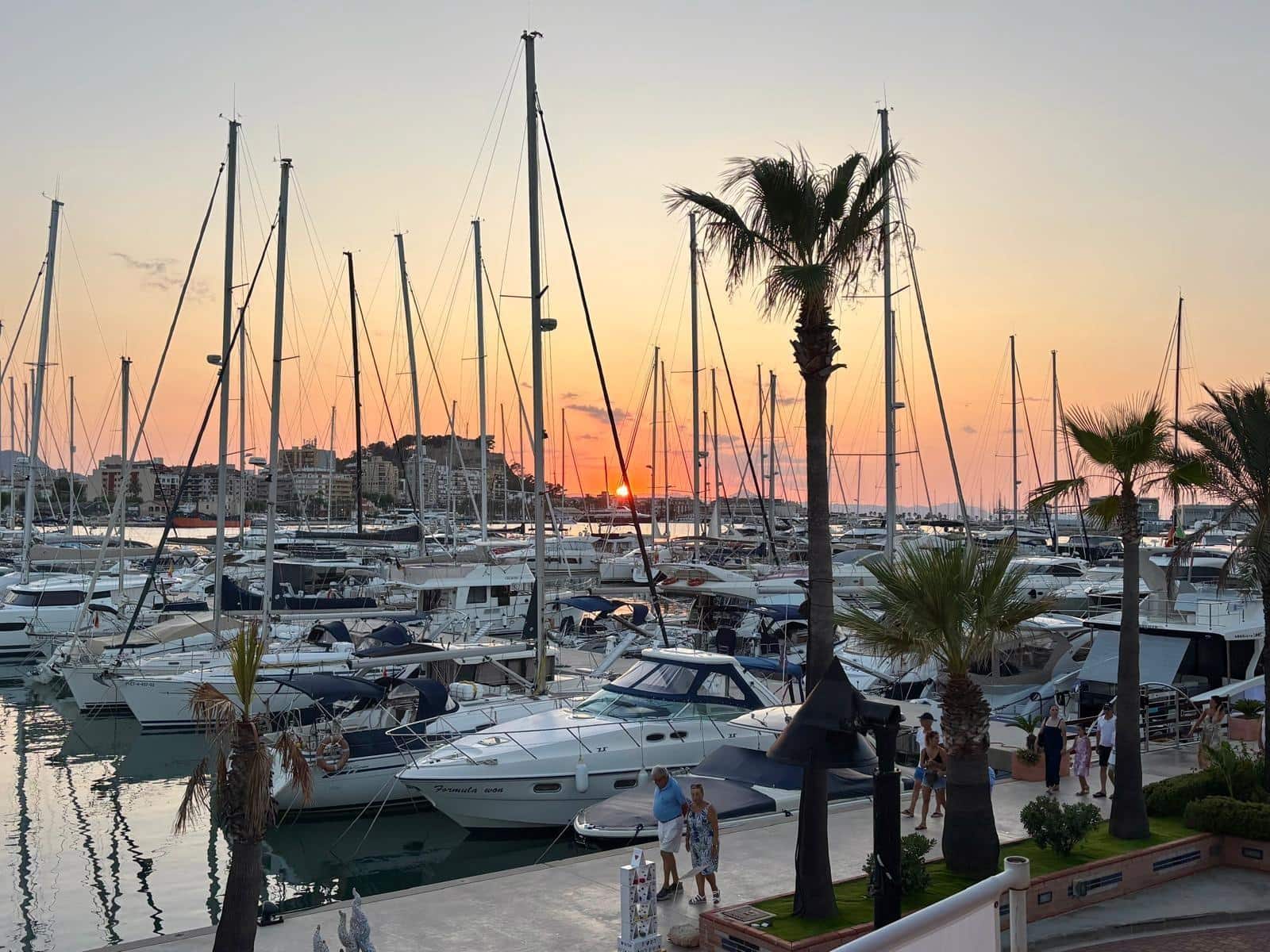 Apartamento de 2 habitaciones en Dénia en venta con piscina garaje - 359.000 € (Ref: 9174628)
