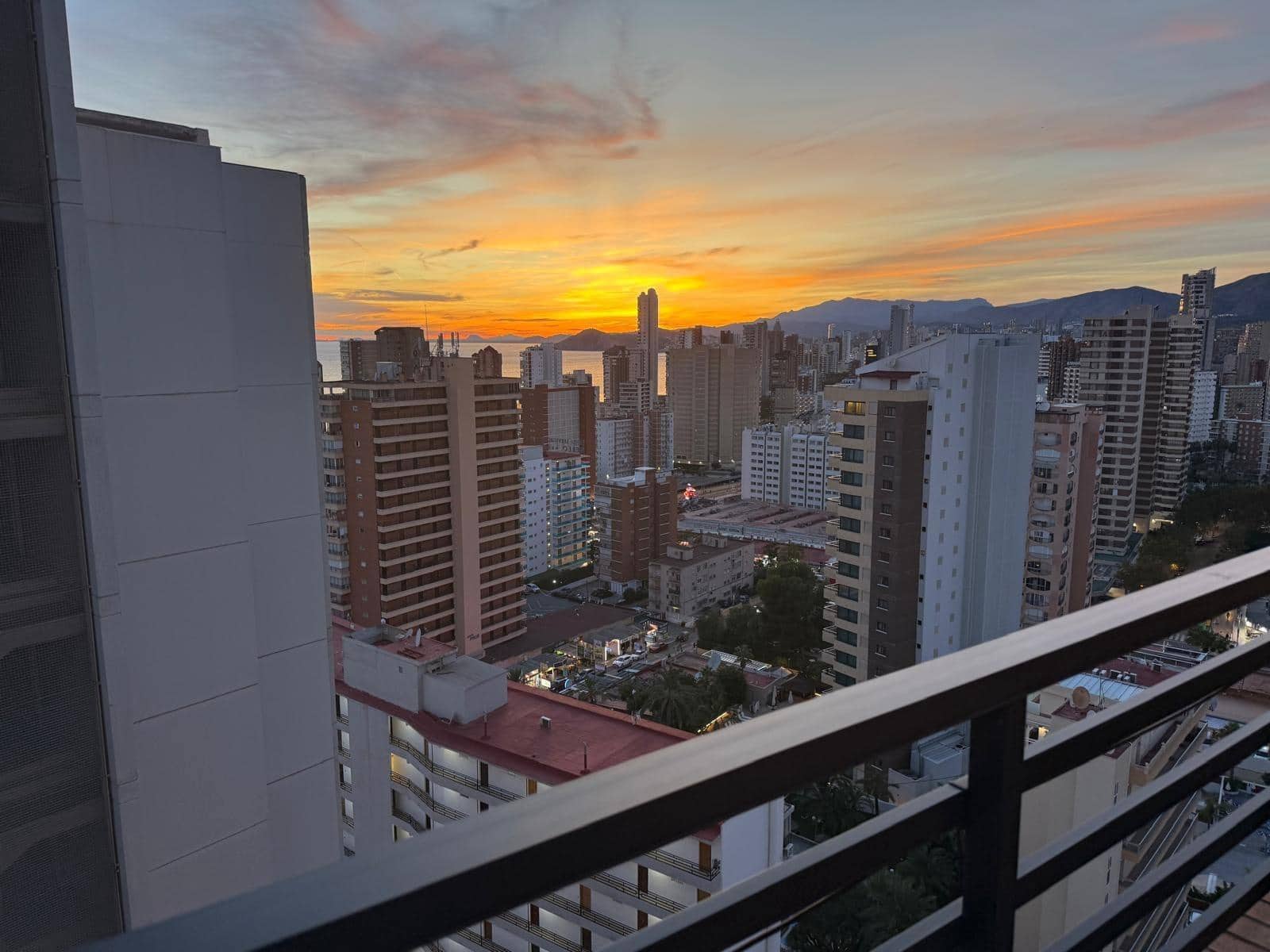 2 soverom Penthouse til salgs i Benidorm med svømmebasseng - € 320 000 (Ref: 9396193)