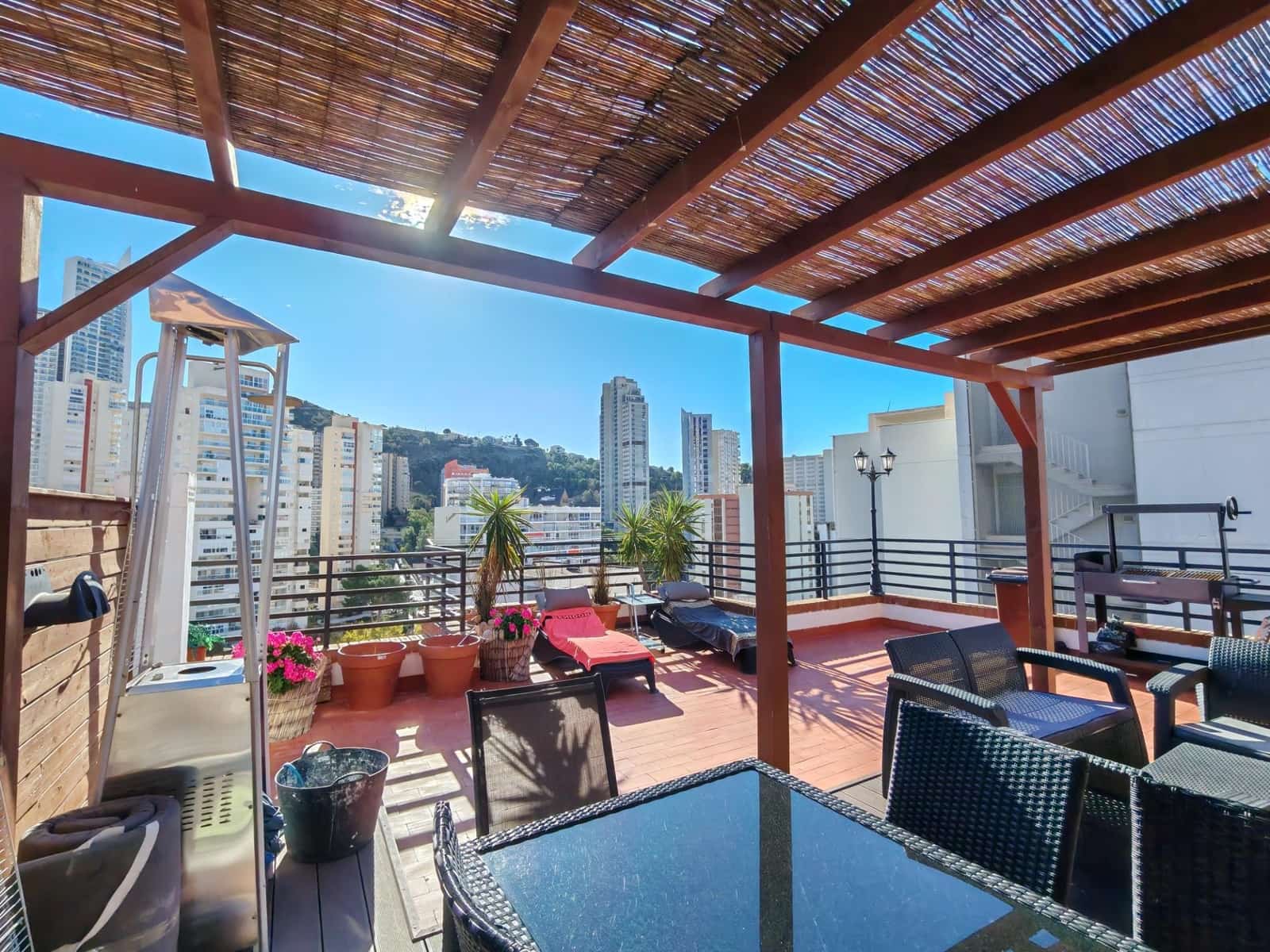 2 soverom Penthouse til salgs i Benidorm med svømmebasseng - € 320 000 (Ref: 9396193)