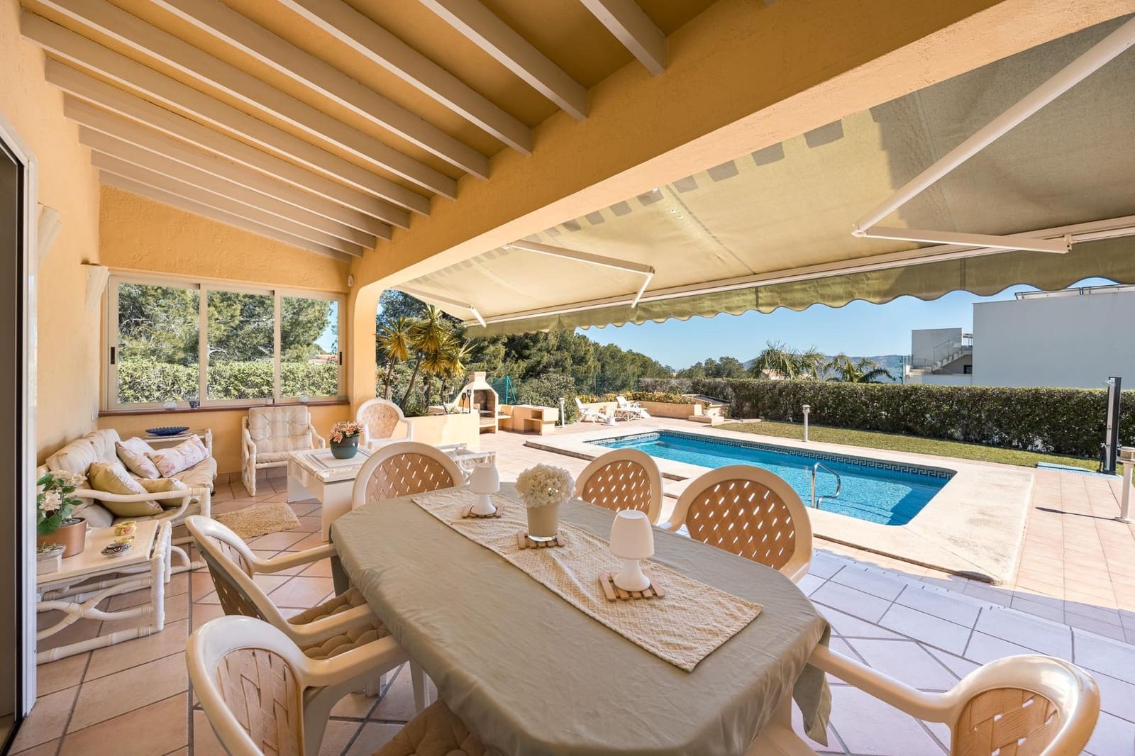 4 bedroom Villa for sale in La Nucia with pool garage - € 730,000 (Ref: 9721848)