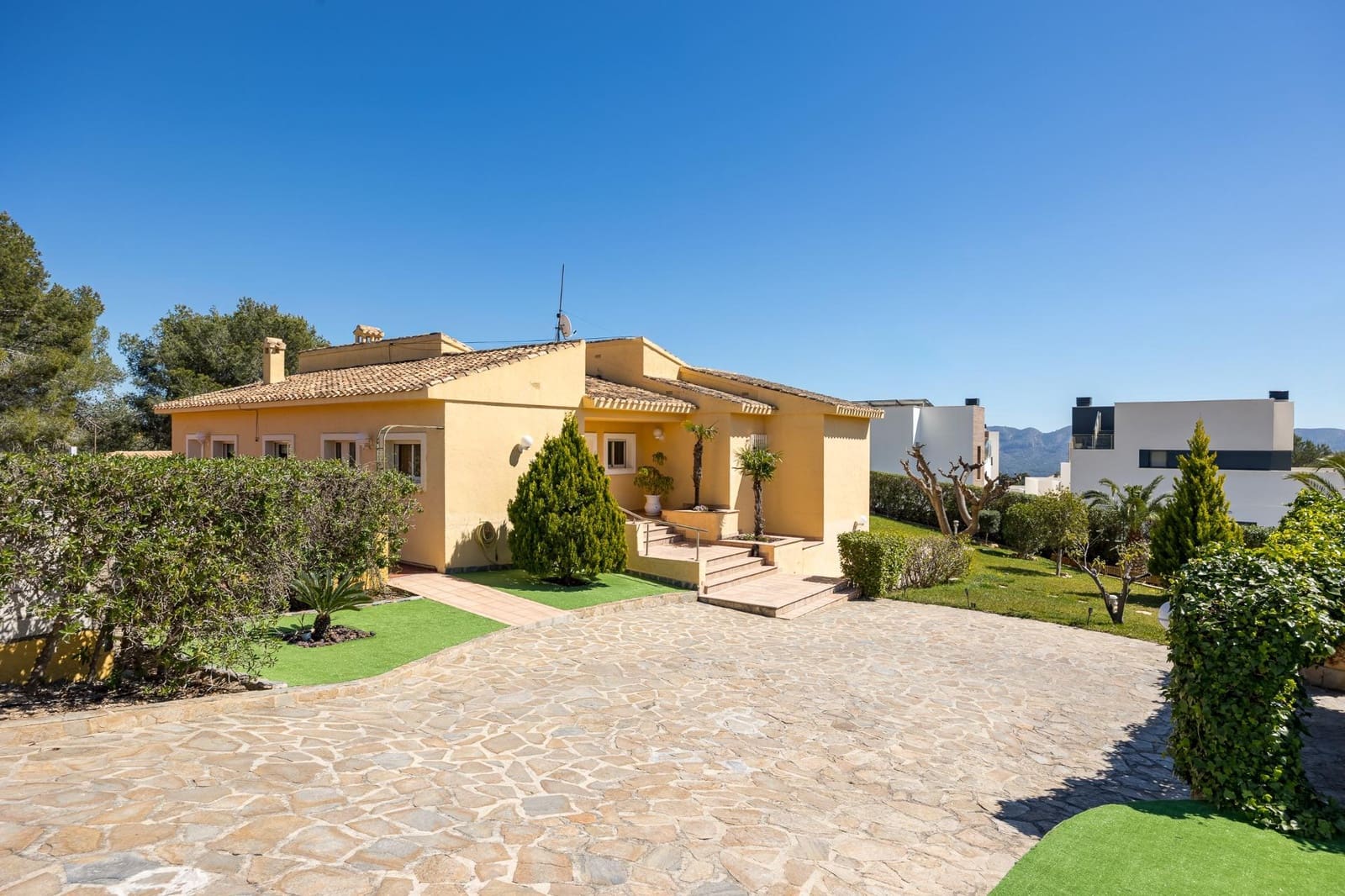 Chalet de 4 habitaciones en La Nucia en venta con piscina garaje - 730.000 € (Ref: 9721848)