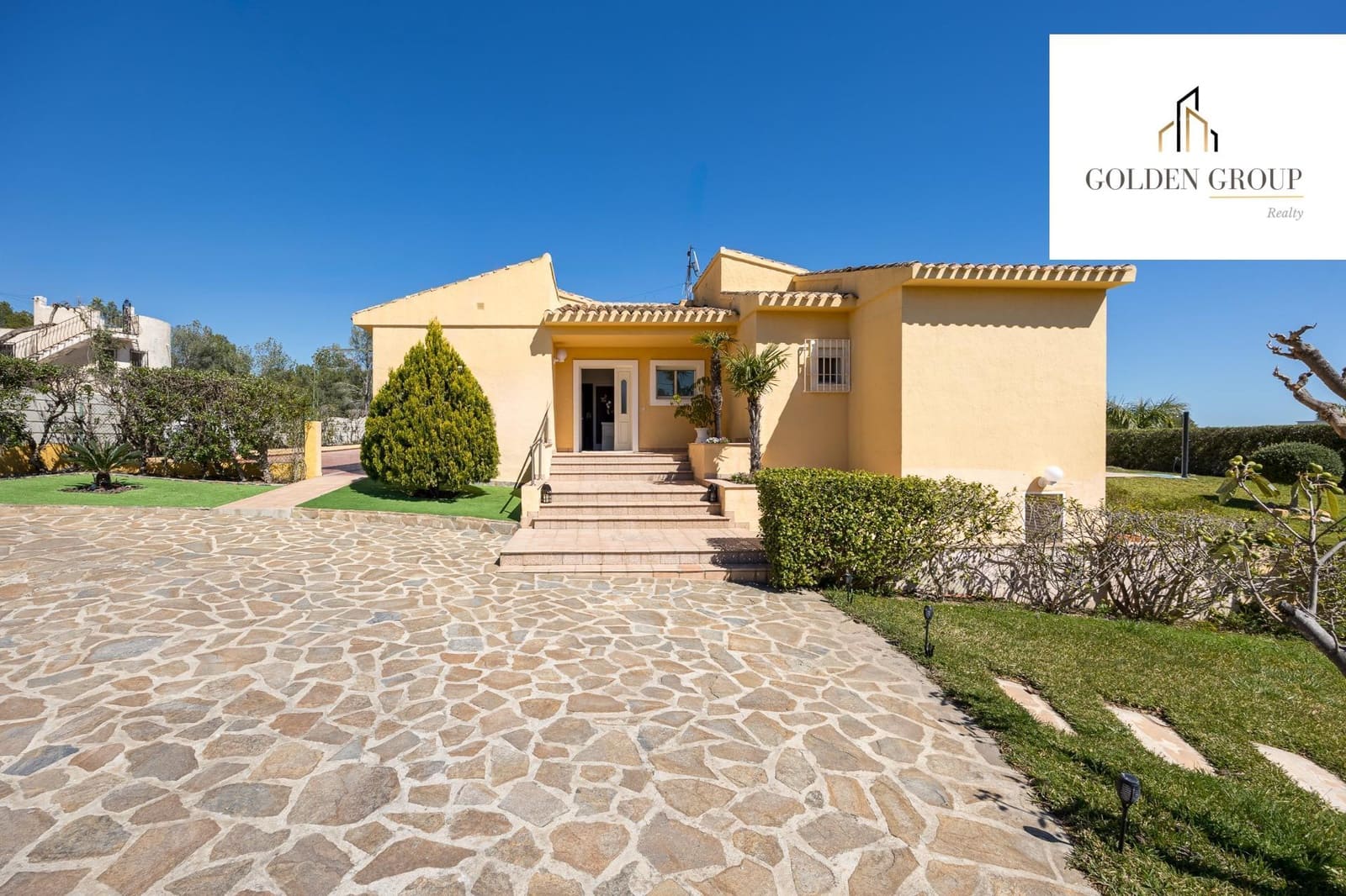Chalet de 4 habitaciones en La Nucia en venta con piscina garaje - 730.000 € (Ref: 9721848)
