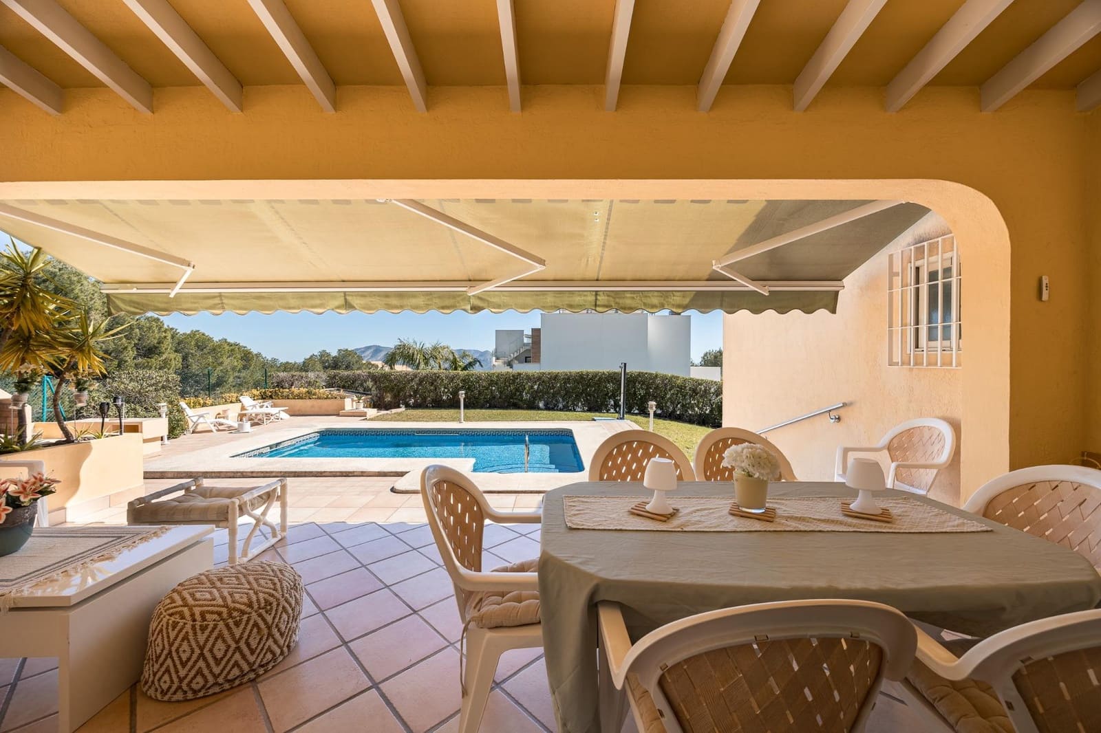 Chalet de 4 habitaciones en La Nucia en venta con piscina garaje - 730.000 € (Ref: 9721848)