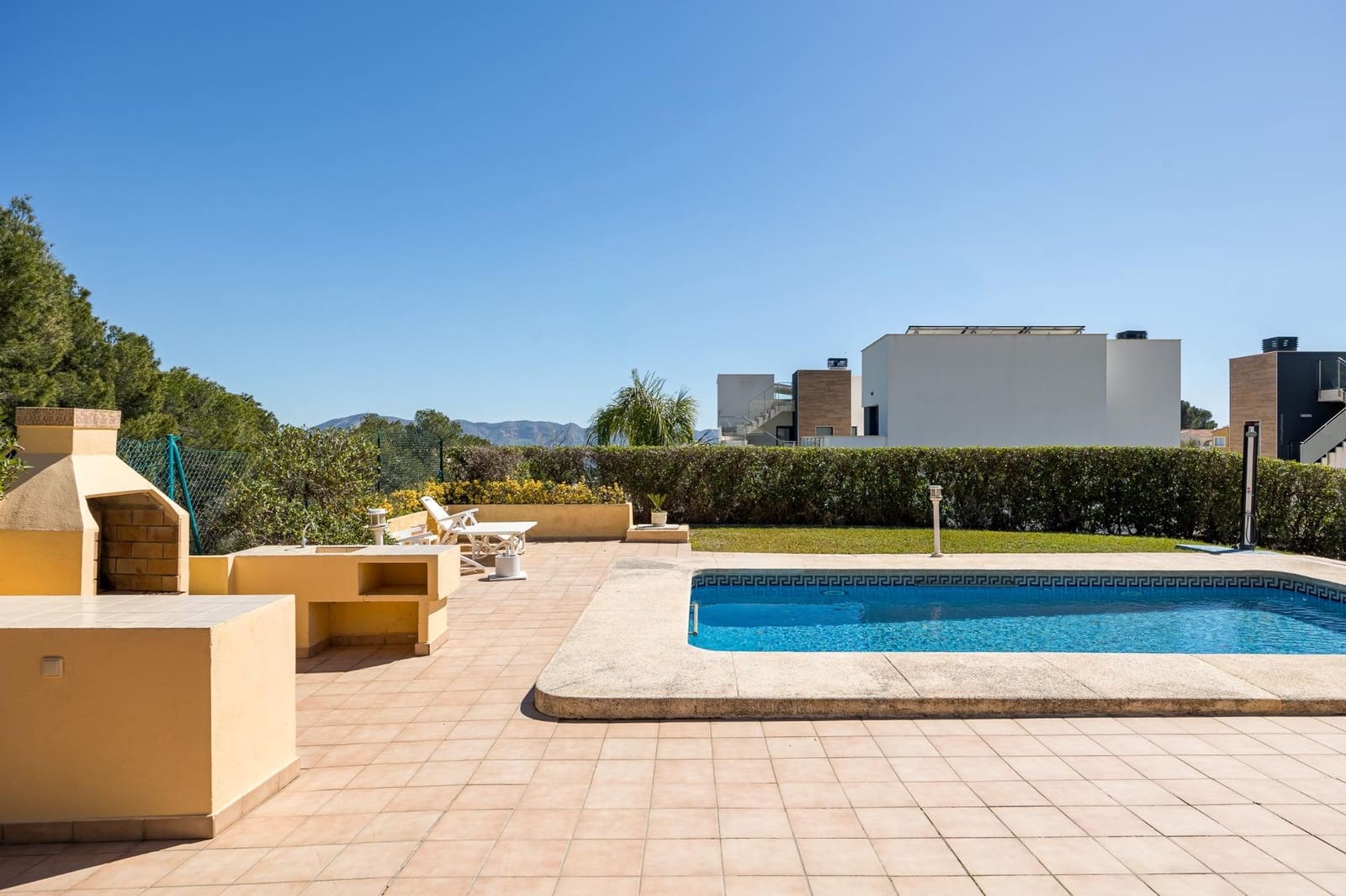 Chalet de 4 habitaciones en La Nucia en venta con piscina garaje - 730.000 € (Ref: 9721848)
