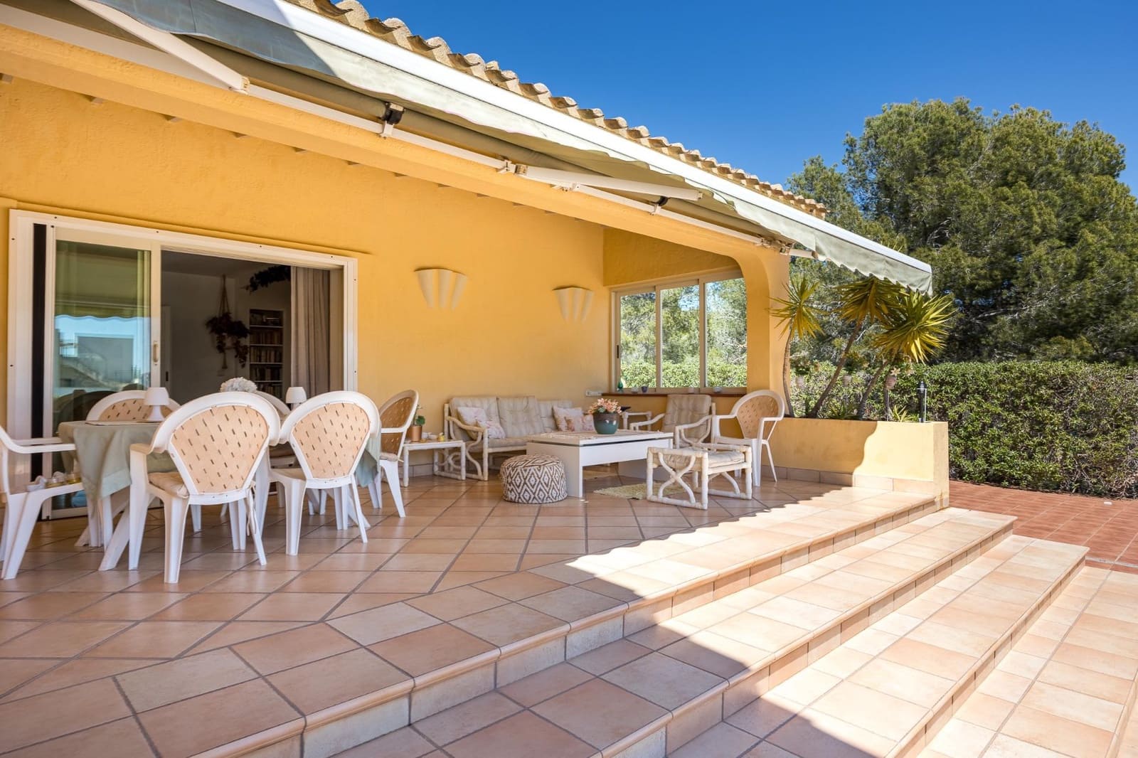 Chalet de 4 habitaciones en La Nucia en venta con piscina garaje - 730.000 € (Ref: 9721848)