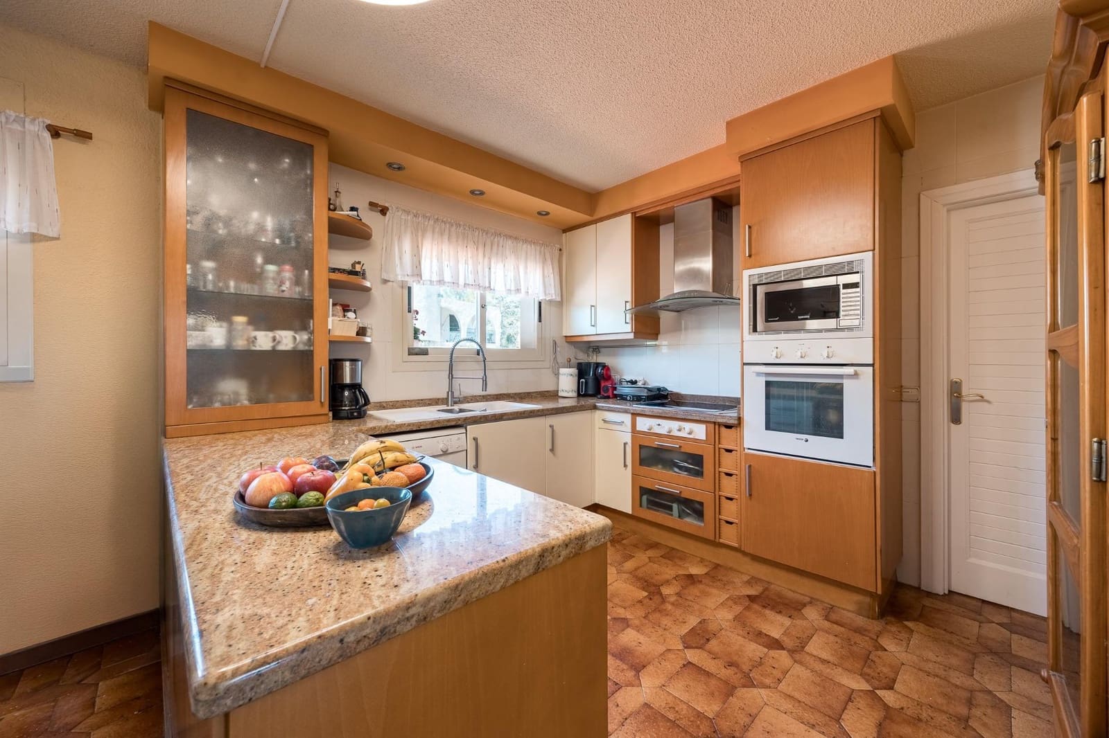 Chalet de 4 habitaciones en La Nucia en venta con piscina garaje - 730.000 € (Ref: 9721848)