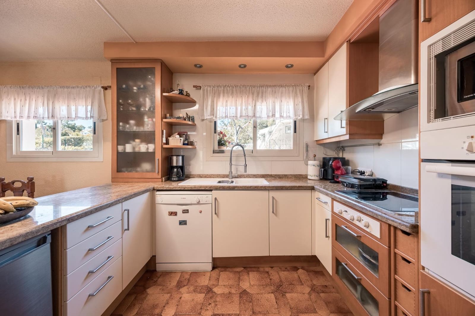 Chalet de 4 habitaciones en La Nucia en venta con piscina garaje - 730.000 € (Ref: 9721848)