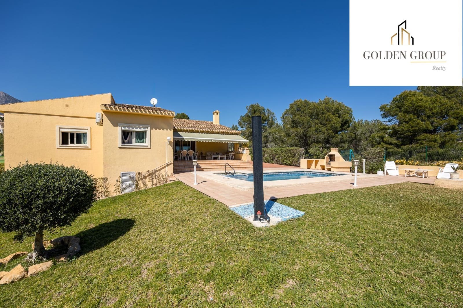 Chalet de 4 habitaciones en La Nucia en venta con piscina garaje - 730.000 € (Ref: 9721848)