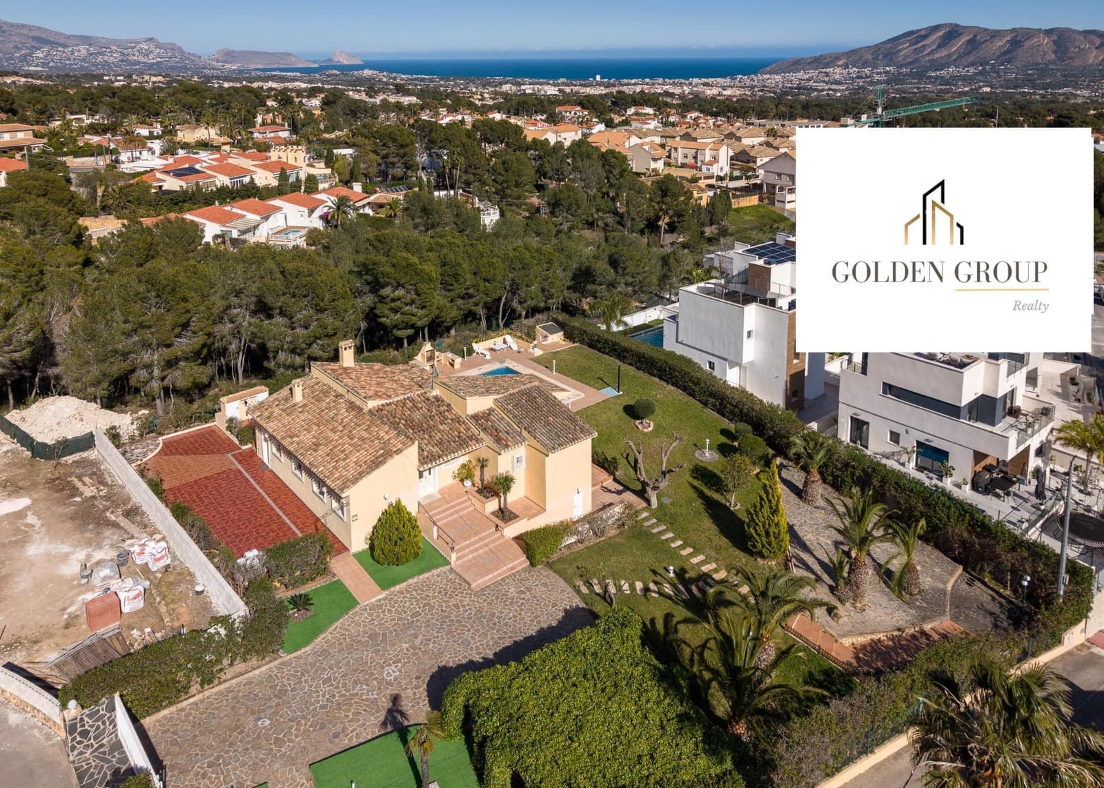 Chalet de 4 habitaciones en La Nucia en venta con piscina garaje - 730.000 € (Ref: 9721848)
