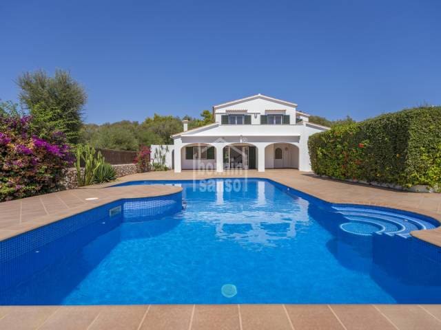 5 Zimmer Villa zu verkaufen in Es Castell mit Pool Garage - 950.000 € (Ref: 10044257)
