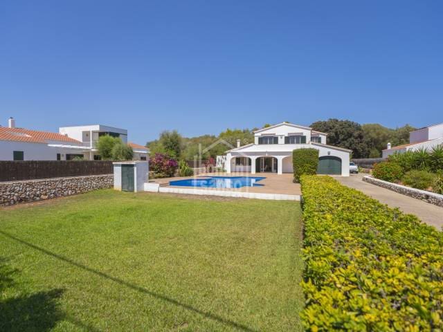 5 Zimmer Villa zu verkaufen in Es Castell mit Pool Garage - 950.000 € (Ref: 10044257)
