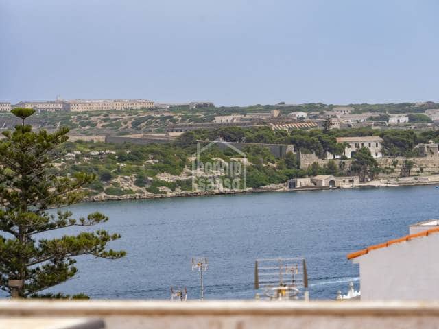9 quarto Apartamento para venda em Es Castell com garagem - 750 000 € (Ref: 10100496)