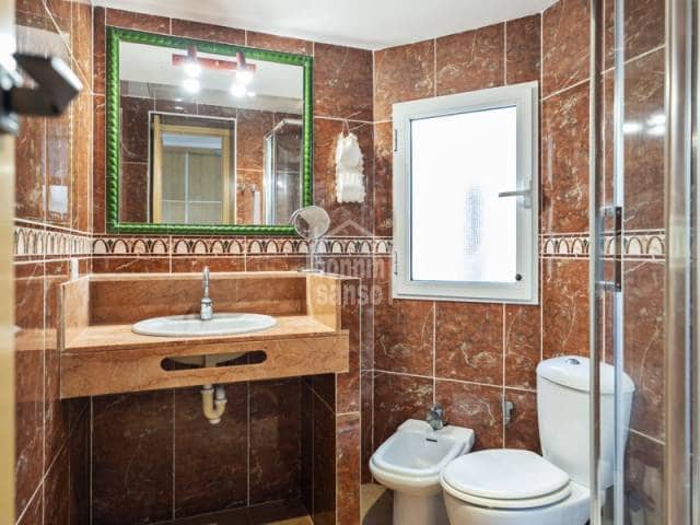 2 slaapkamer Flat te koop in Es Castell - € 285.000 (Ref: 10104271)