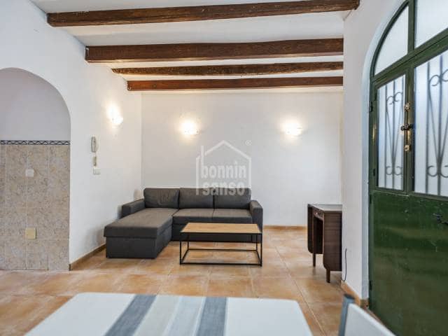 2 slaapkamer Flat te koop in Es Castell - € 285.000 (Ref: 10104271)