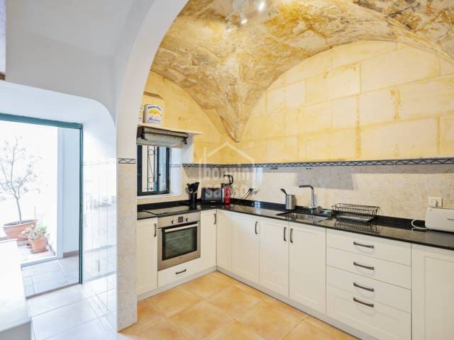 2 slaapkamer Flat te koop in Es Castell - € 285.000 (Ref: 10104271)