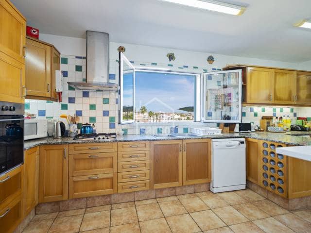 6 bedroom Villa for sale in Es Castell with pool garage - € 1,150,000 (Ref: 10130132)