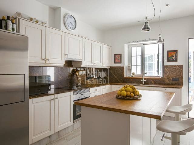 4 sypialnia Willa na sprzedaż w Es Castell z basenem - 1 175 000 € (Ref: 10170159)