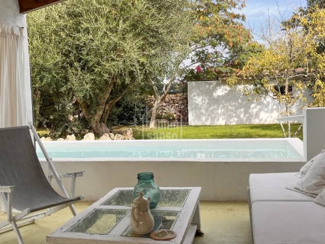 2 soverom Penthouse til salgs i Es Castell med svømmebasseng garasje - € 590 000 (Ref: 2984024)