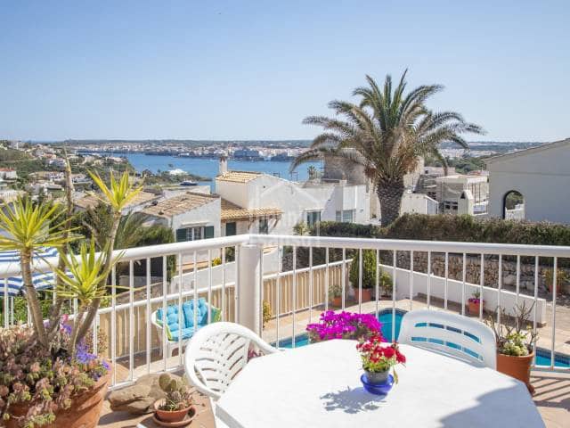 Chalet de 3 habitaciones en Mahón / Maó en venta con piscina garaje - 725.000 € (Ref: 6863000)