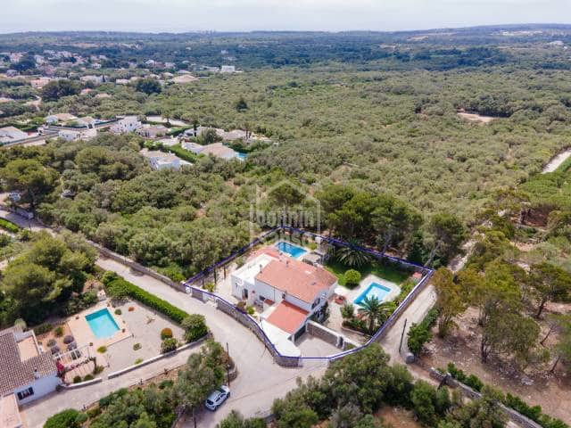 Chalet de 7 habitaciones en Es Castell en venta con piscina garaje - 1.985.000 € (Ref: 6943920)