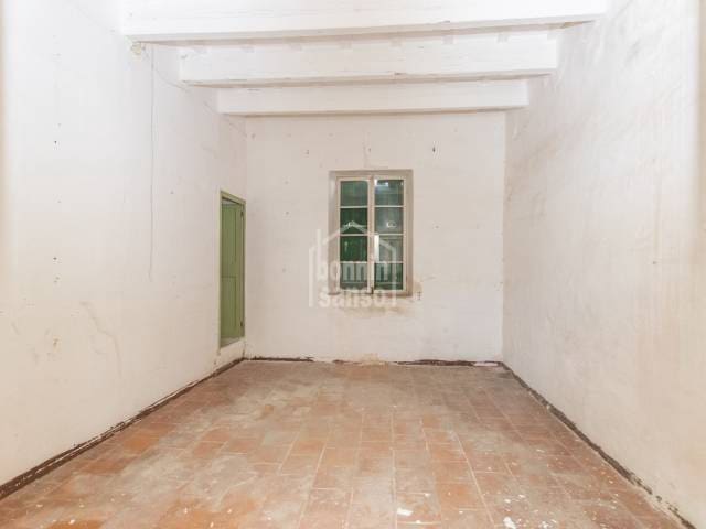 8 bedroom Townhouse for sale in Mahon / Mao with pool garage - € 750,000 (Ref: 8040445)