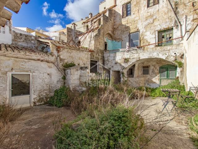 Casa de 8 habitaciones en Mahón / Maó en venta con piscina garaje - 750.000 € (Ref: 8040445)