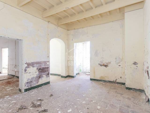 Casa de 8 habitaciones en Mahón / Maó en venta con piscina garaje - 750.000 € (Ref: 8040445)