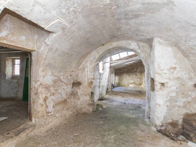 8 bedroom Townhouse for sale in Mahon / Mao with pool garage - € 750,000 (Ref: 8040445)