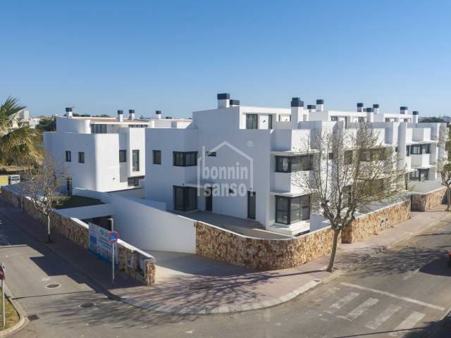 4 slaapkamer Villa te koop in Ciutadella de Menorca met zwembad garage - € 849.700 (Ref: 8285203)