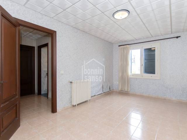 5 soverom Villa til salgs i Es Castell med garasje - € 550 000 (Ref: 8409119)