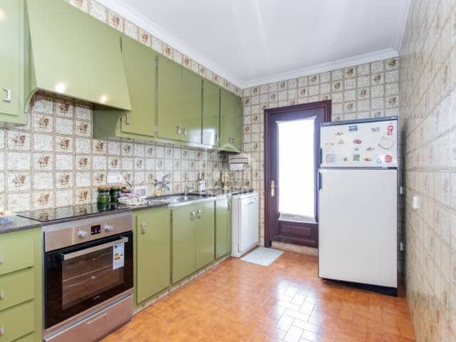 5 bedroom Villa for sale in Es Castell with garage - € 550,000 (Ref: 8409119)