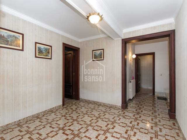 5 bedroom Villa for sale in Es Castell with garage - € 550,000 (Ref: 8409119)