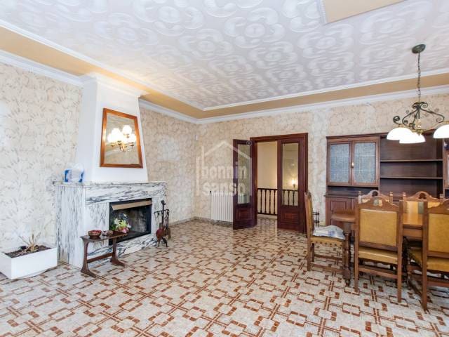 5 soverom Villa til salgs i Es Castell med garasje - € 550 000 (Ref: 8409119)