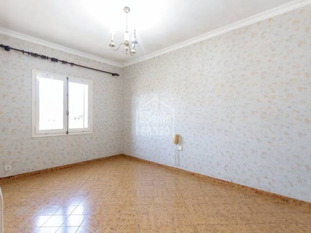 5 bedroom Villa for sale in Es Castell with garage - € 550,000 (Ref: 8409119)