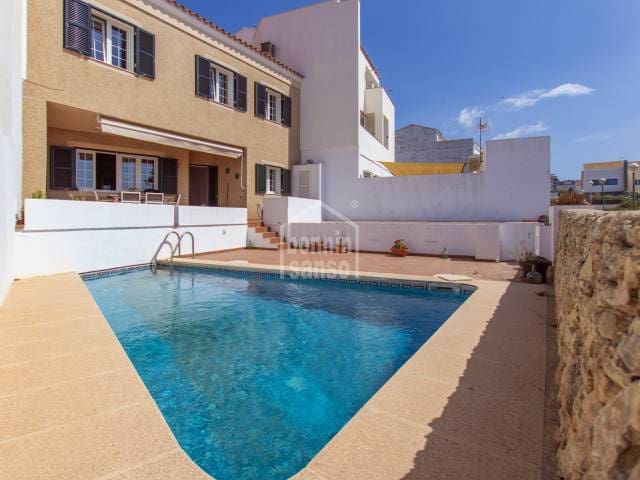 Chalet de 4 habitaciones en Mahón / Maó en venta con piscina garaje - 690.000 € (Ref: 8433714)