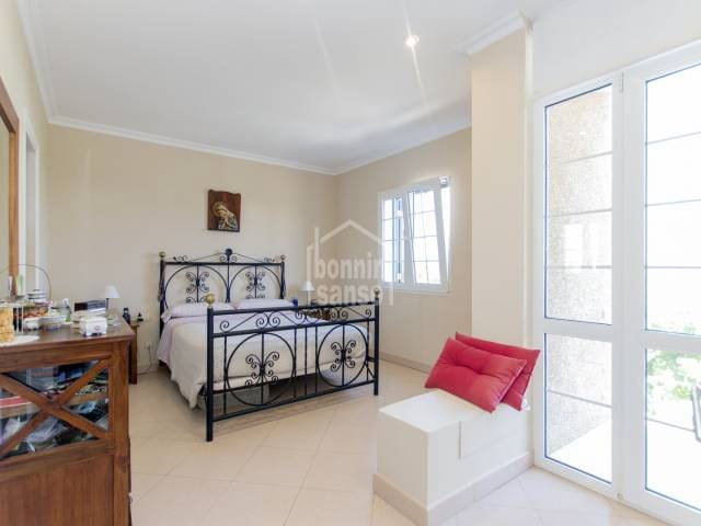 Chalet de 4 habitaciones en Mahón / Maó en venta con piscina garaje - 690.000 € (Ref: 8433714)