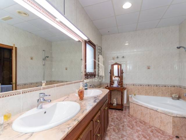 4 soveværelse Villa til salg i Alayor / Alaior med swimmingpool garage - € 990.000 (Ref: 8693201)