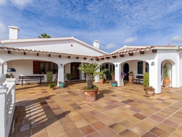 4 soveværelse Villa til salg i Alayor / Alaior med swimmingpool garage - € 990.000 (Ref: 8693201)