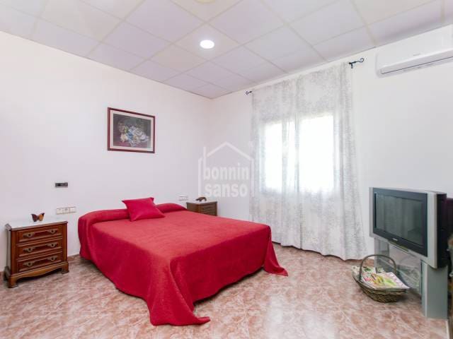 4 soveværelse Villa til salg i Alayor / Alaior med swimmingpool garage - € 990.000 (Ref: 8693201)