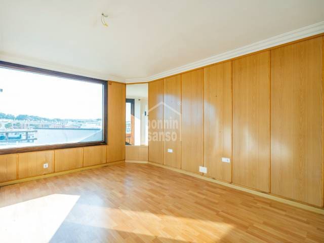 30 Zimmer Strandapartment zu verkaufen in Es Castell mit Garage - 3.500.000 € (Ref: 8916184)
