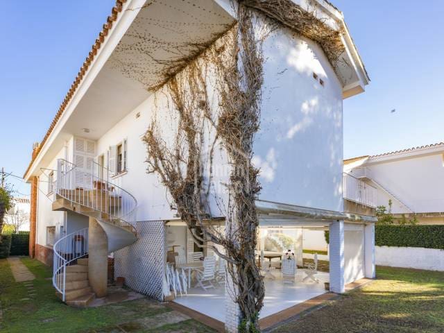 4 soveværelse Villa til salg i Mahon / Mao med swimmingpool garage - € 1.500.000 (Ref: 9000174)