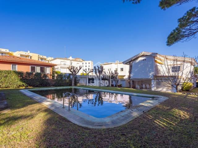 4 soveværelse Villa til salg i Mahon / Mao med swimmingpool garage - € 1.500.000 (Ref: 9000174)