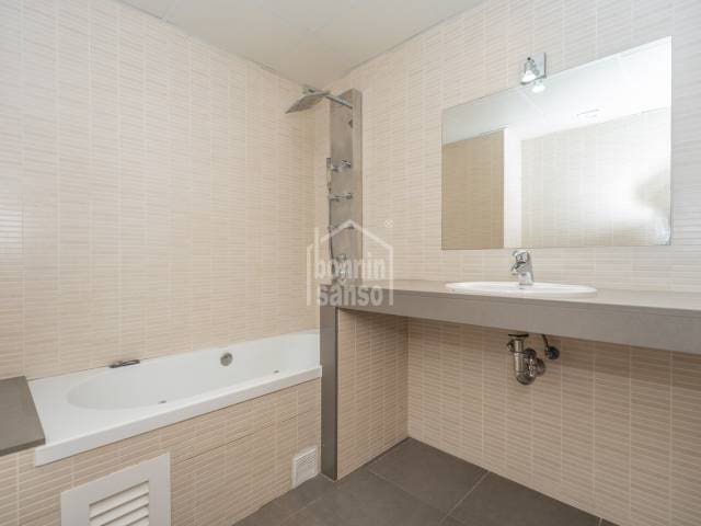 2 bedroom Flat for sale in Mahon / Mao - € 340,000 (Ref: 9126080)