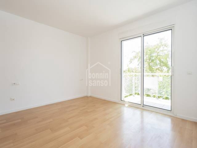 3 bedroom Flat for sale in Mahon / Mao - € 395,000 (Ref: 9126081)