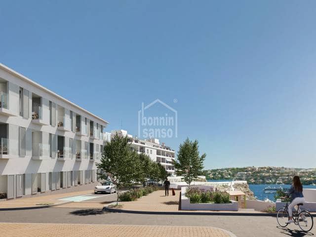 2 soveværelse Lejlighed til salg i Es Castell med swimmingpool - € 349.000 (Ref: 9127493)